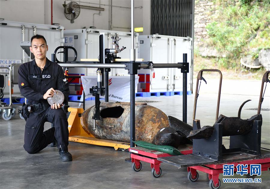 （港澳臺&middot;香港故事&middot;圖文互動）（7）用手觸摸二戰(zhàn)炸彈的人——訪香港警方拆彈專家