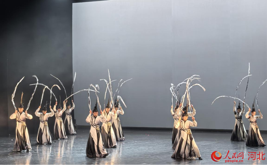 舞劇《顏真卿》演出現(xiàn)場(chǎng)。人民網(wǎng)記者 商帆攝
