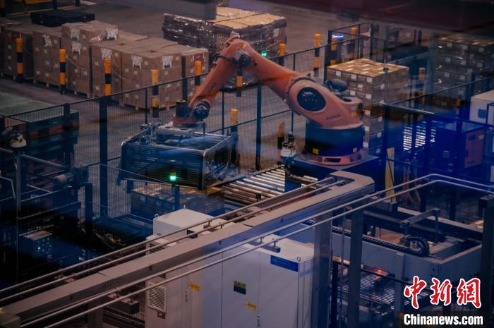 百威雪津啤酒莆田基地釀造幾乎都由自動化生產(chǎn)線完成，年產(chǎn)能達200萬噸?！±钅宪?攝