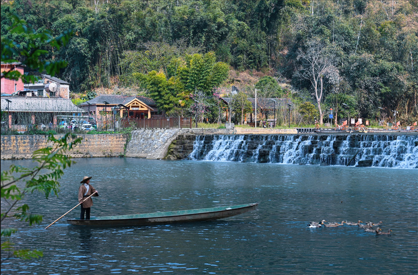 世外桃源春光好。網(wǎng)友“坐井說(shuō)天闊”攝