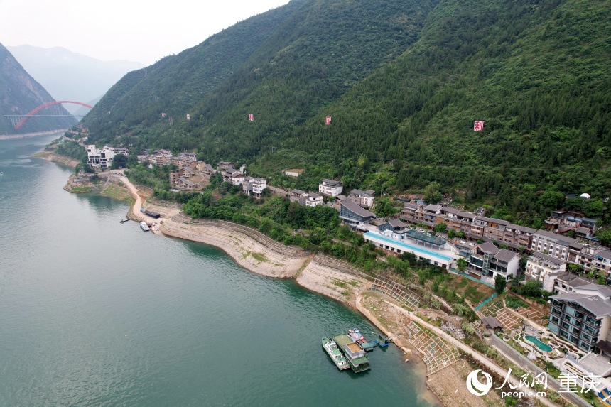 三峽里·竹枝村全長2.5公里，如一條絲帶分布于長江沿線。人民網(wǎng)記者 劉政寧攝