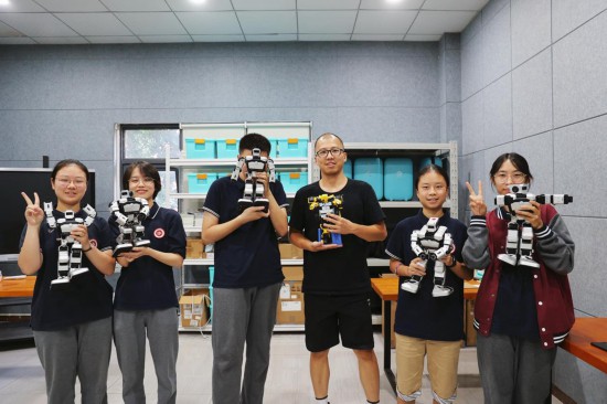 重慶八中科學城中學?？苿?chuàng)社團。